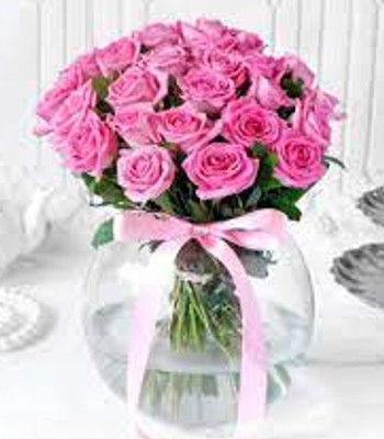 1 Dozen Pink Roses in Clear Glass Vase